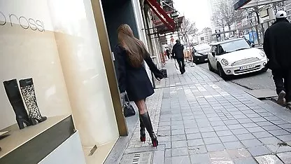 Zarina ローラ セミヌード Massoud pissingヌードバーミンガム